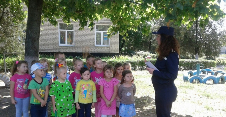 Спасатели обучали правилам безопасности детей в Криворожском районе