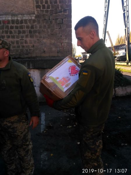 Общественные организации Кривого Рога доставили посылки военнослужащим в зону разграничения (фото)