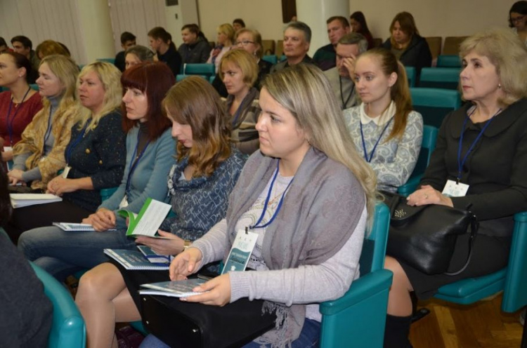  В Украине 118 девушек в возрасте до 14 лет стали мамами: на Днепропетровщине прошел форум по сексуальному образованию (фото)