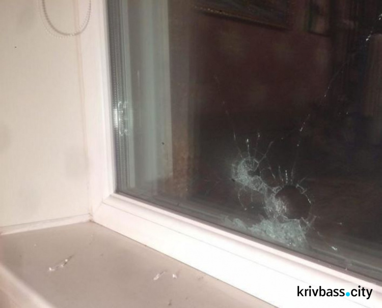 В жилом дворе в Кривом Роге прогремел взрыв, пострадал один человек (ФОТО)