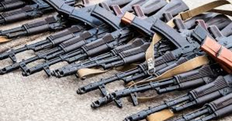 «Стволы», гранаты, патроны: в Кривом Роге и области полиция массово изымает нелегальное оружие (ИНФОГРАФИКА)