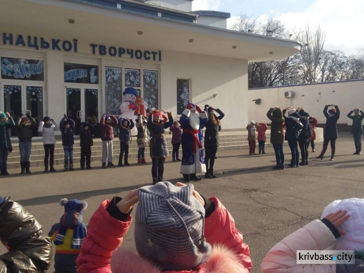 В Долгинцевском районе Кривого Рога прошла церемония закрытия новогодней елки (ФОТО)