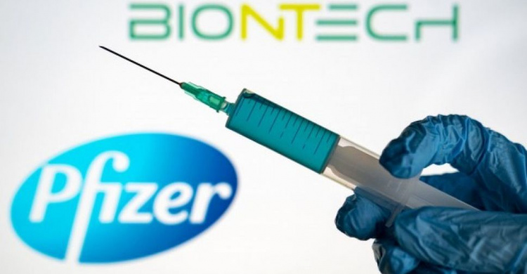 Чи будуть вакцинувати «залишковими» дозами Pfizer публічних осіб - коментар