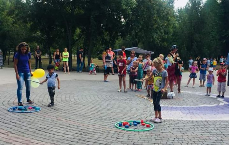 Конкурсы, велопробег и мороженое: как криворожане провели выходной день в парке "Юбилейный" (ФОТО)
