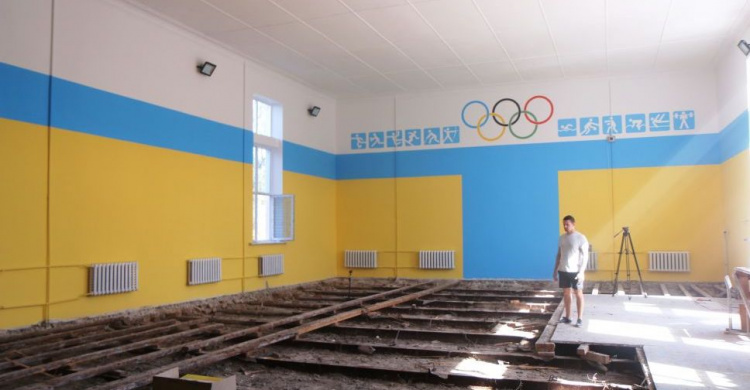 Ученики Центрально-Городской гимназии Кривого Рога получат новый спортзал к началу занятий (фото)
