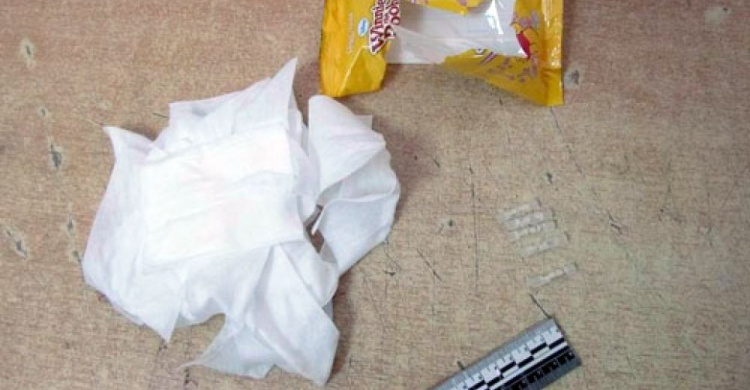 Наркодиллеры из Кривого Рога пересылали амфетамин в упаковках от детских салфеток (ФОТО)