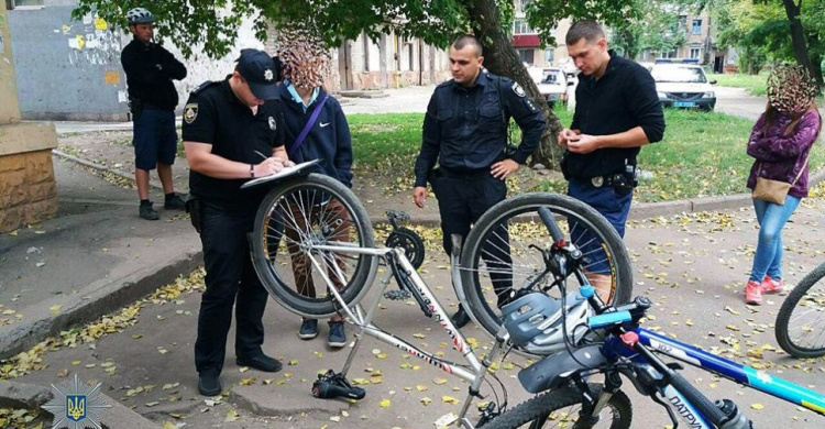 Патрульная полиция Кривого Рога задержала угонщиков велосипеда (ФОТО)