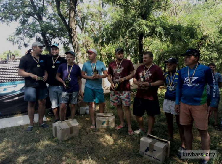 Спортсмены из Кривого Рога соревновались на турнире по ловле рыбы (ФОТО)