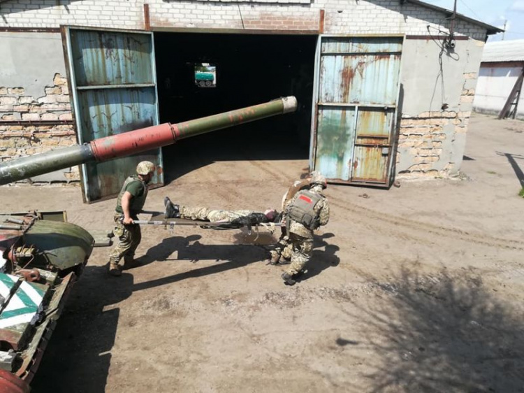Медики криворожской 17-й танковой бригады готовятся к соревнованиям ОК "Схід"