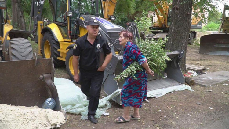 Жители Гданцевки в Кривом Роге вышли на протест против вырубки деревьев (ФОТО)