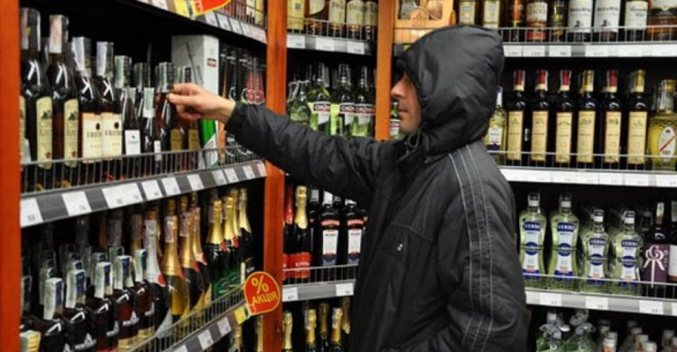 В Кривом Роге полиция задержала любителя воровать дорогой алкоголь (ФОТО)