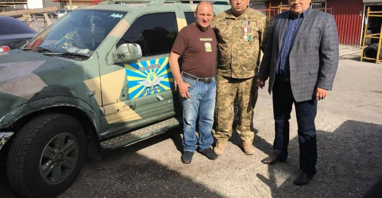В Кривом Роге депутаты райсовета помогли с ремонтом автомобиля бойцам ООС на передовой