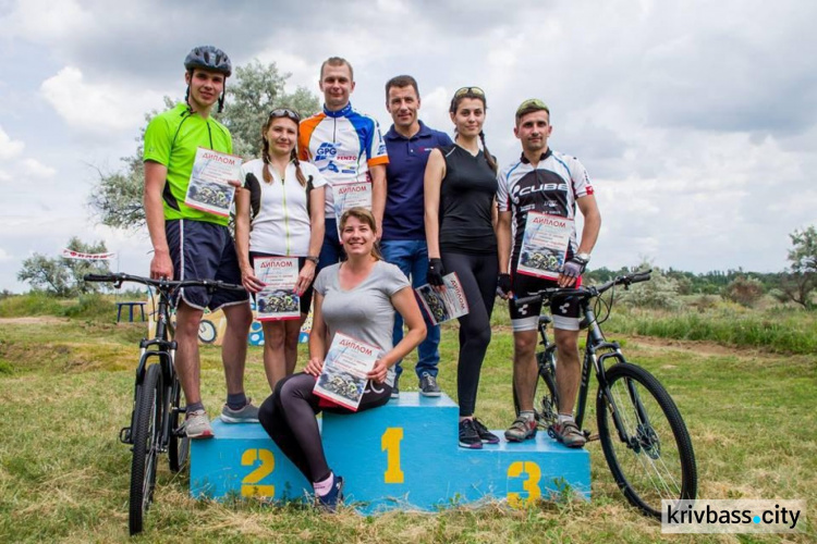 Победители велогонки в Ингульце получили новые горные велосипеды (ФОТО)