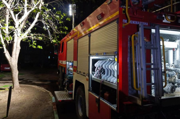 Вихідними рятувальники ліквідували масштабну пожежу у Центрально-Міському районі