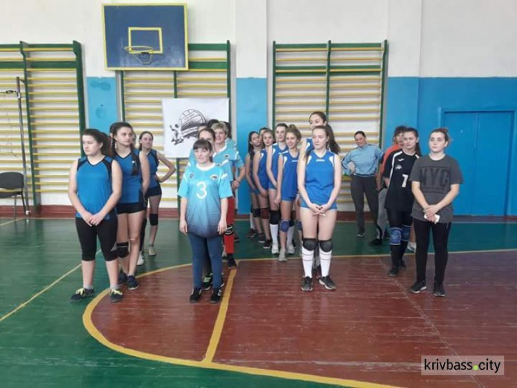 А ну-ка, девушки: в Кривом Роге состоялся матч по игре в волейбол (ФОТОРЕПОРТАЖ)
