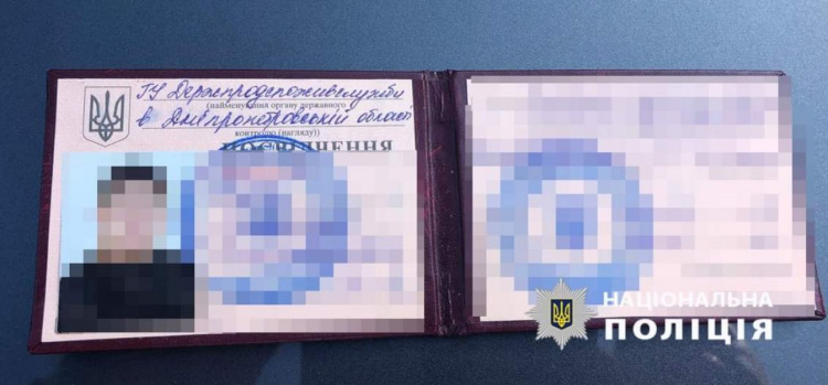 На Днепропетровщине чиновники из Госпродпотребслужбы попались на взятке (фото)