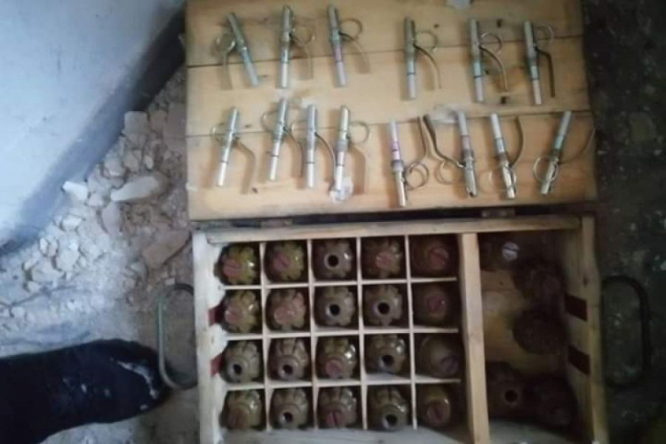 Нацгвардейцы из Кривого Рога во время спецоперации зоне ООС обнаружили наркотики и целый склад боеприпасов (фото)