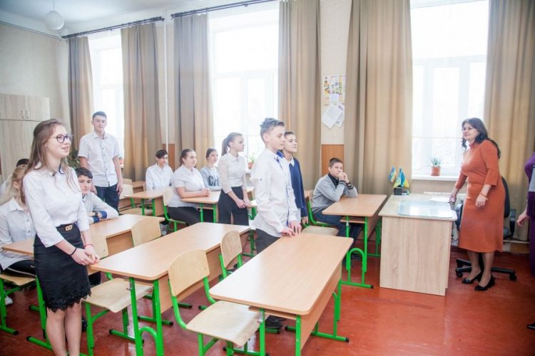Промышленное предприятие Кривого Рога обустроило класс для 270 ребят (фото)