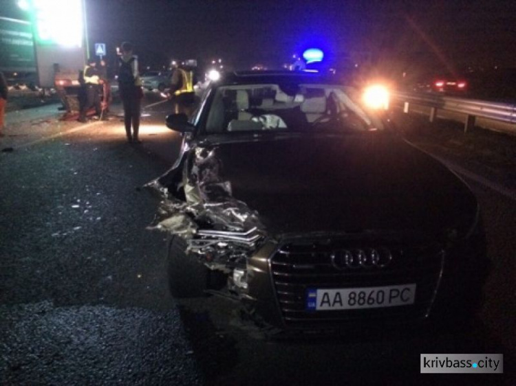 Авария на Днепровском шоссе Кривого Рога: одного из водителей забрала скорая (ФОТО)