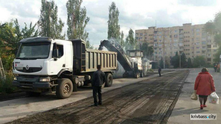 В Кривом Роге ведется ремонт дороги по улице Юных Моряков и Шурупова (ФОТО)