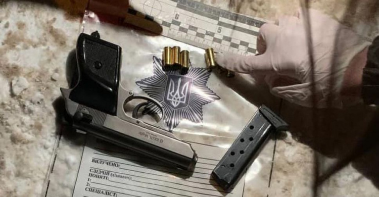 Криворізькі патрульні виявили чотирьох осіб, які мали предмети схожі на зброю