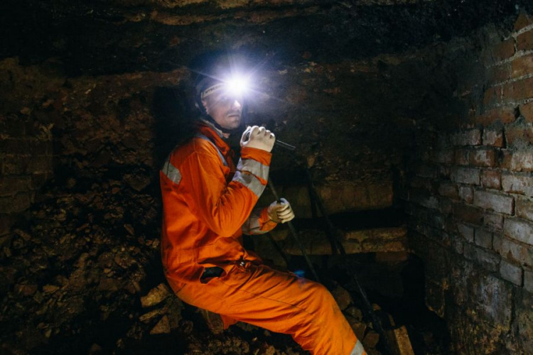 Назад в прошлое: экстремалы из Кривого Рога отыскали купеческие подземелья 18-19 века (фото, видео)