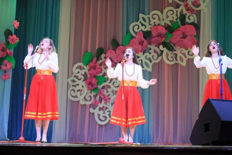 В Ингулецком районе Кривого Рога прошел фестиваль народного творчества "Весна Руданы" (ФОТО)