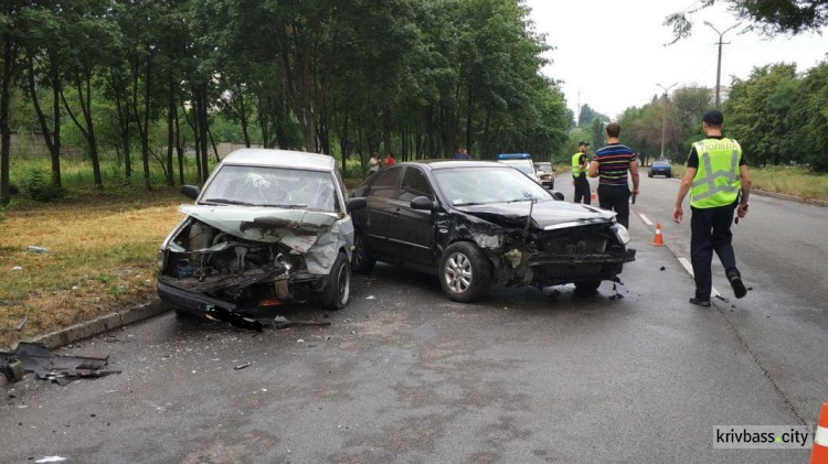 Авария в Кривом Роге: три автомобиля и шесть пострадавших (ФОТО)