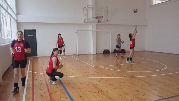 К юбилею Терновского района в Кривом Роге прошел турнир по волейболу (фото)
