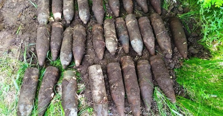 В Криворожском районе обнаружили около 30 устаревших артиллерийских снарядов (фото, видео)