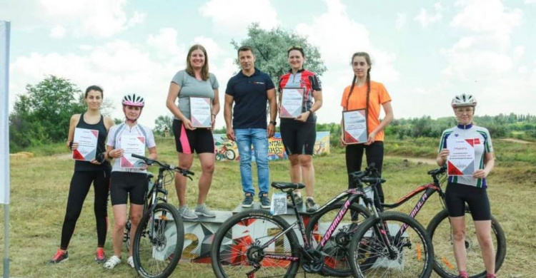 Победители велогонки XC Eliminator Ingulets получили современные велосипеды