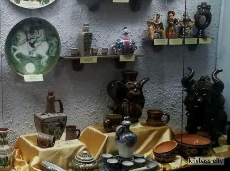 В музее Кривого Рога открылась выставка уникальной украинской керамики (фото)