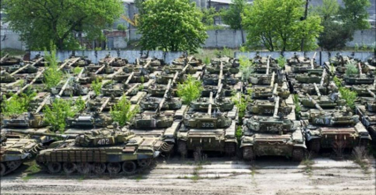 В 17-й танковой бригаде Кривого Рога танки режут на металл, - депутат