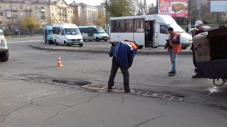 В Кривом Роге коммунальщики "осмотрели" ливневки, пропиаренные в соцсетях активистами