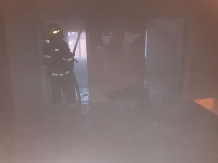 У Довгинцівському районі спалахнув двоповерховий будинок