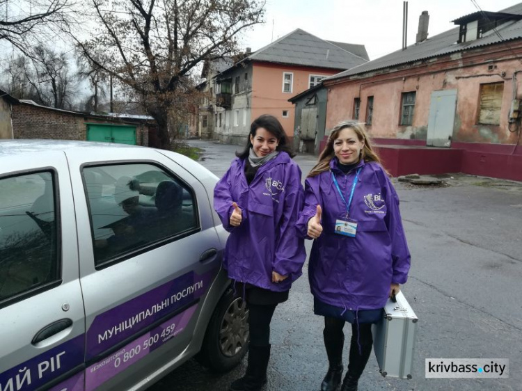 Мобильный кейс Центра "Виза" начал выдавать справки жителями Кривого Рога на дому (ФОТО)
