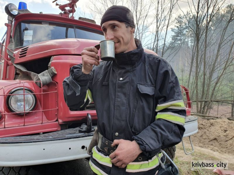 13 спасателей из Кривого Рога отправились бороться с лесными пожарами в Чернобыльскую зону