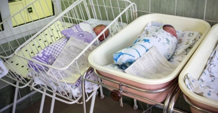 В ВР Украины предлагают увеличить размер помощи при рождении ребенка от 100 до 400 тысяч гривен