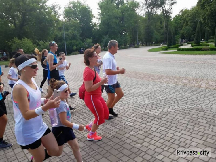 В Кривом Роге в одном из парков отметили Глобальный день бега (ФОТО, ВИДЕО)