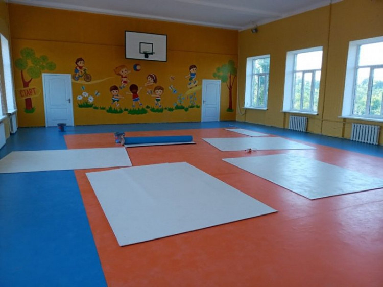 В Кривом Роге в школах преобразился фасад и спортивный зал (фото)