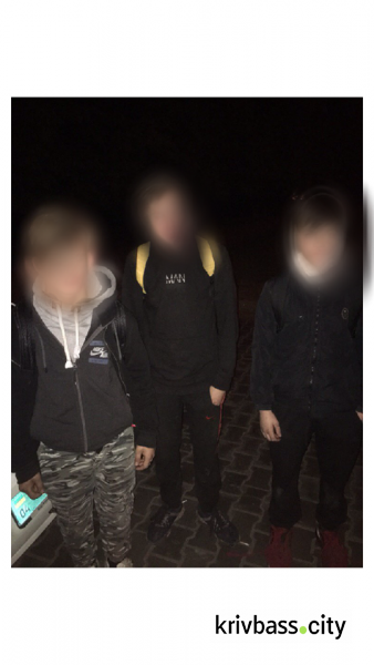 Четверо подростков в Кривом Роге перевернули холодильник, когда им не продали спиртное