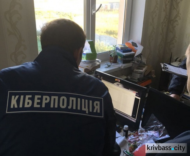 Киберполиция разоблачила экс-госслужащего, который "торговал" персональными данными украинцев (ФОТО+ВИДЕО)
