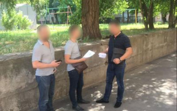 Следователя Криворожского отделения полиции подозревют в торговле служебной информацией