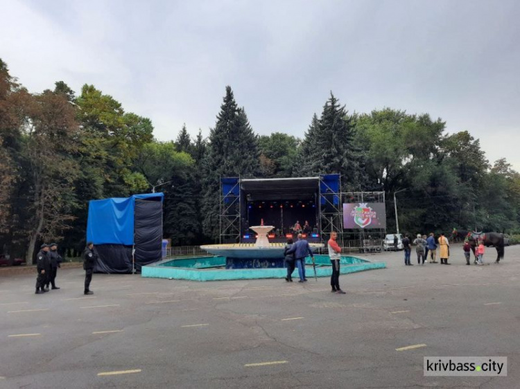 Прямо зараз: у парку "Шахтарський" готуються до святкування Дня міста