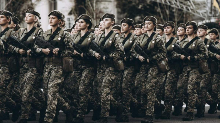 Жодних заборон на виїзд жінкам за кордон з 1 жовтня немає, - офіційно Міноборони України