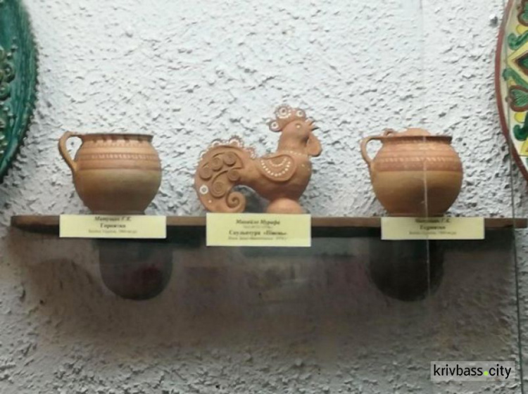 В музее Кривого Рога открылась выставка уникальной украинской керамики (фото)