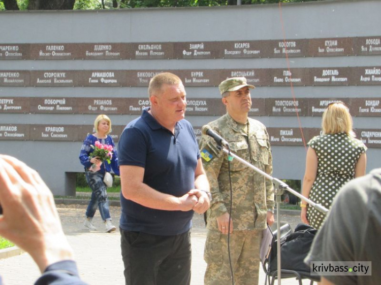 Комбат и замкомбата батальона "Кривбасс" попросили прощения у родных погибших бойцов (фото)