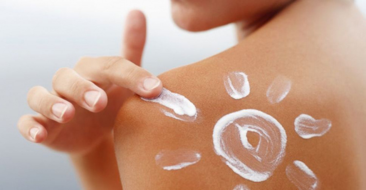 Як вберегти свою шкіру від променів сонця? Поради