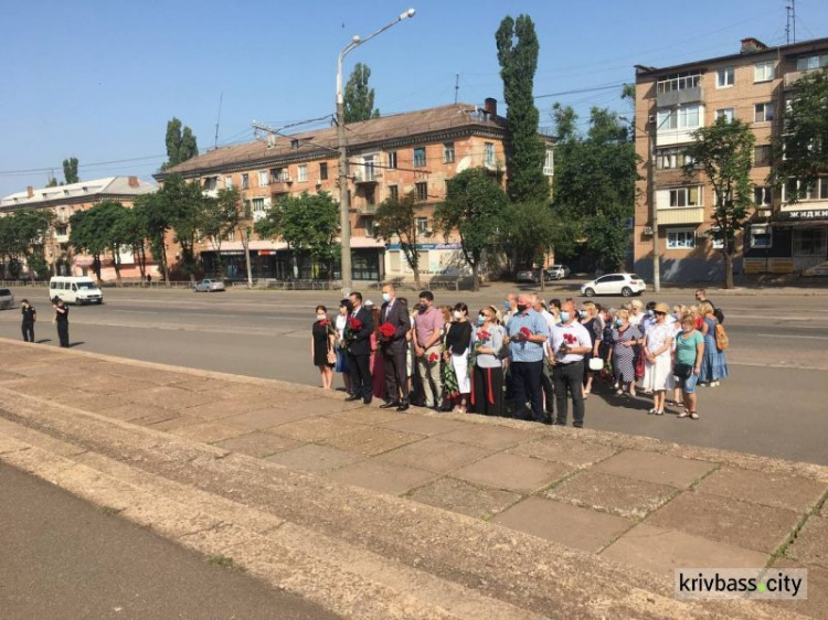 У Саксаганському районі поклали квіти в День скорботи та вшанування пам’яті жертв війни в Україні