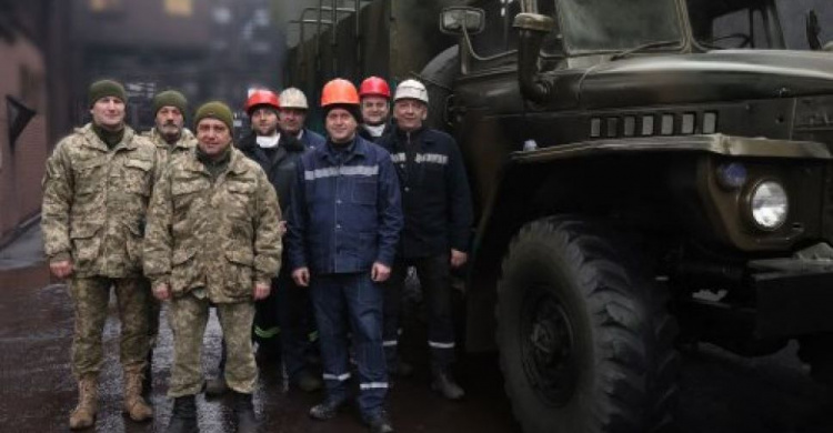 Рабочие Кривого Рога - военным: отремонтирован автомобиль «Урал» для использования в зоне АТО (ФОТО)
